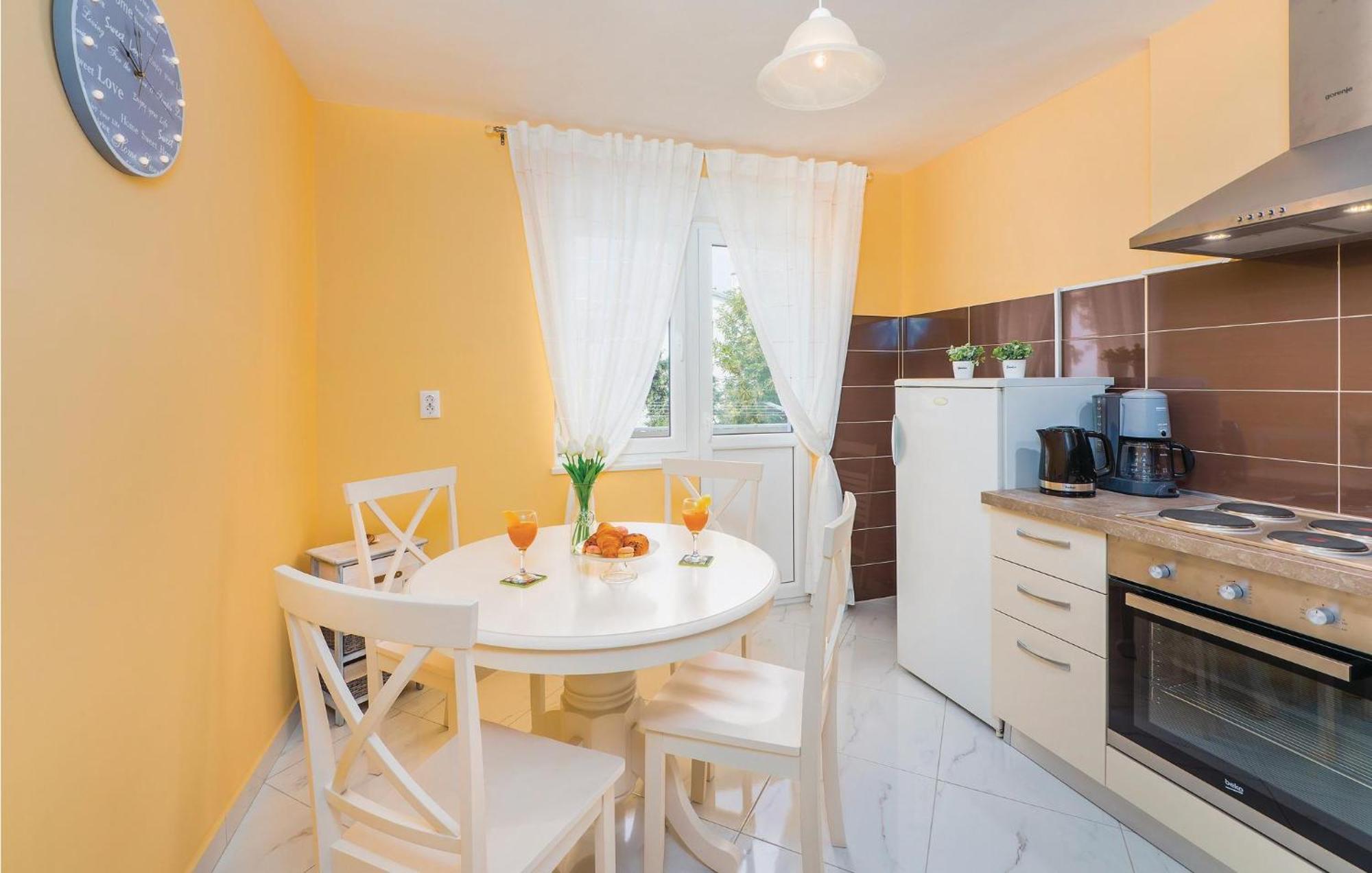 1 Bedroom Gorgeous Apartment In 奥帕提亚 外观 照片