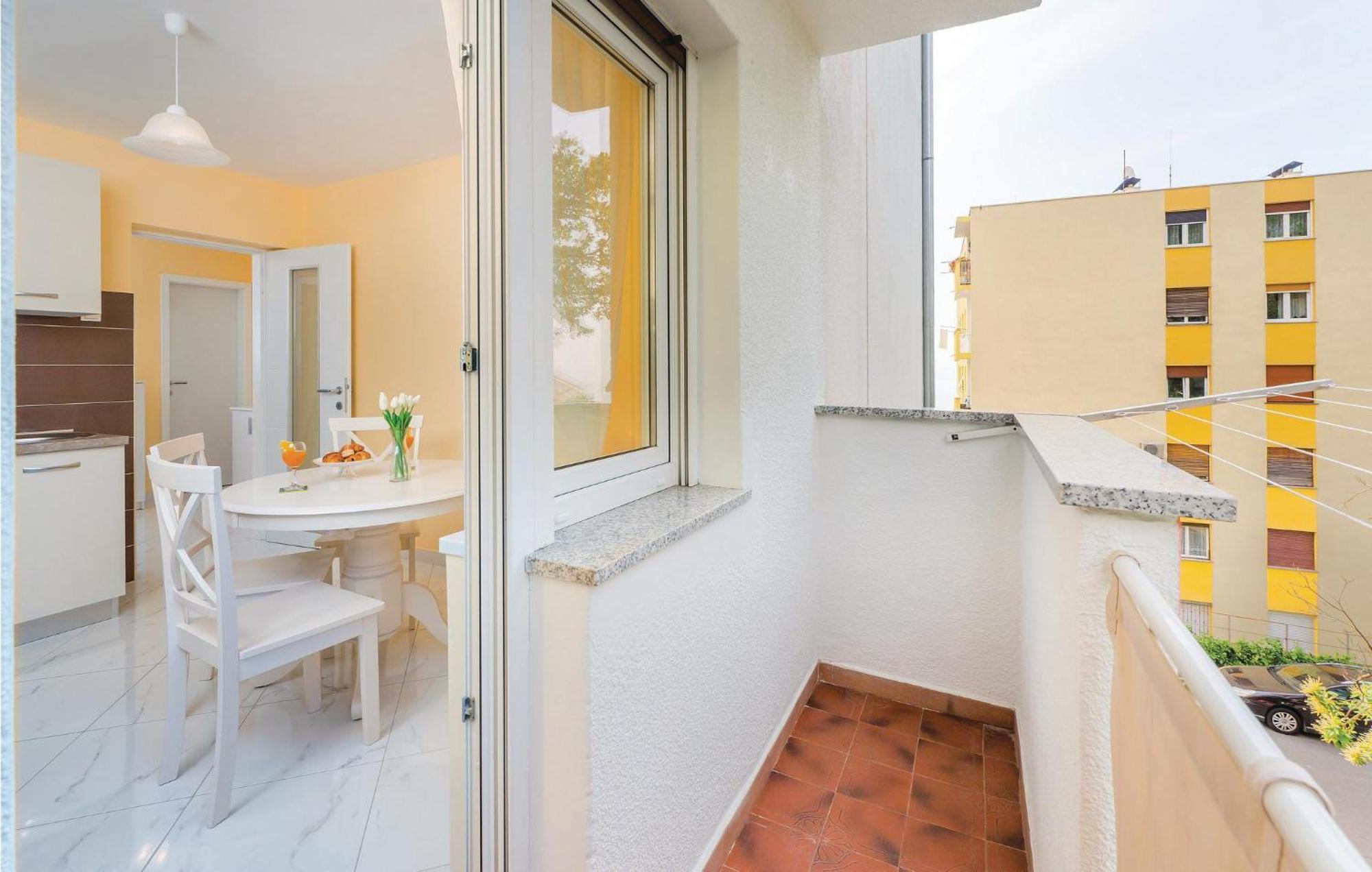 1 Bedroom Gorgeous Apartment In 奥帕提亚 外观 照片